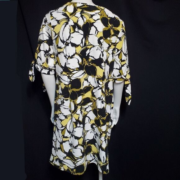 Ile Yellow, Black, & White Floral Dress (12) - Picture 5 of 6